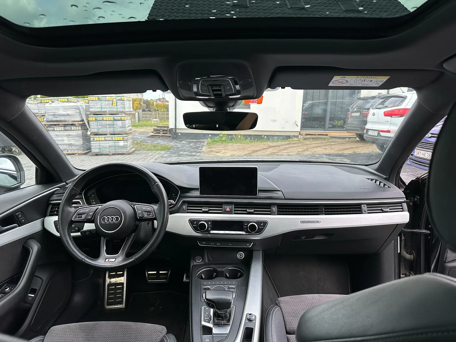 Audi A4 B9 po regeneracji deski rozdzielczej i montażu wnętrza – gotowy kokpit po naprawie SRS